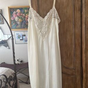 Vassarette Cream Lace Chemise